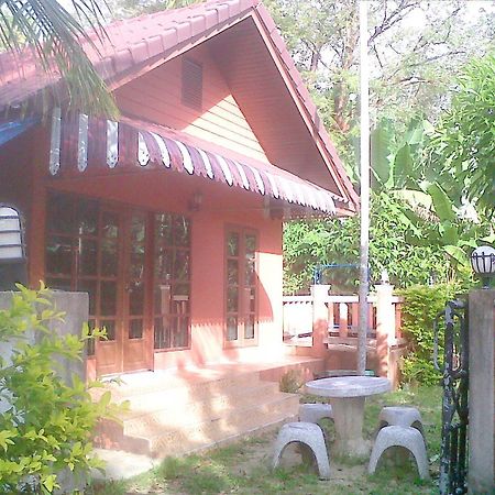 Aree Studio Guesthouse2 Bang Tao Beach  Eksteriør billede
